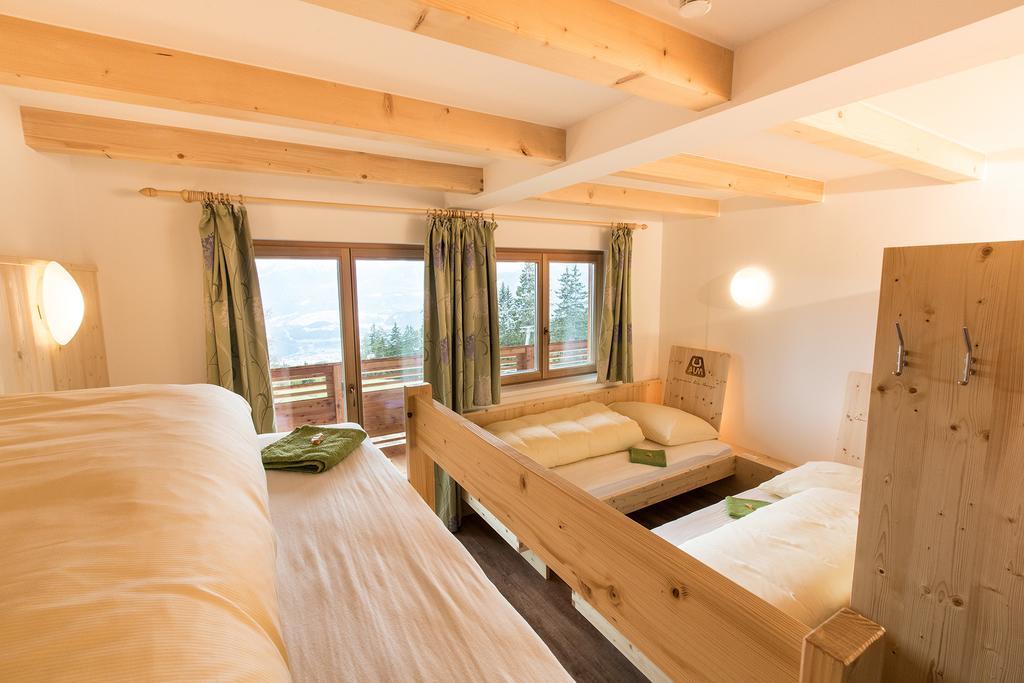 Vierpersoonskamer met Gedeelde Badkamer